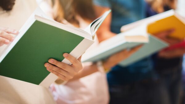 Claves para enfrentar las bajas tasas de lectura en Chile