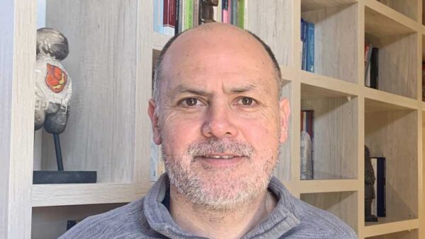 Predicar con el ejemplo: “Si los estudiantes ven al profesor que en la clase contesta una llamada, no les vamos a poder pedir (a los alumnos) que no lo hagan”
