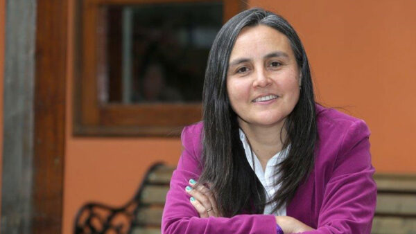Liliana Cortés, directora ejecutiva de Fundación Súmate “En general, los colegios identifican a niños muy comprometidos y a otros que ya perdieron, pero el grupo que está en riesgo de desertar es muy invisible porque no tenemos el contexto social”.