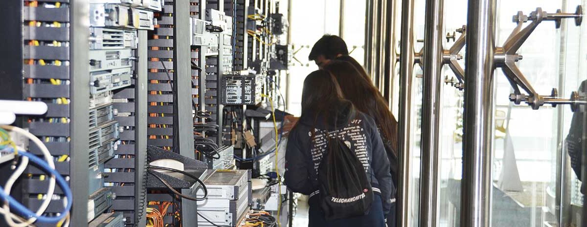 Colegio Técnico Las Nieves en Puente Alto: Haciendo historia en computación y tecnología