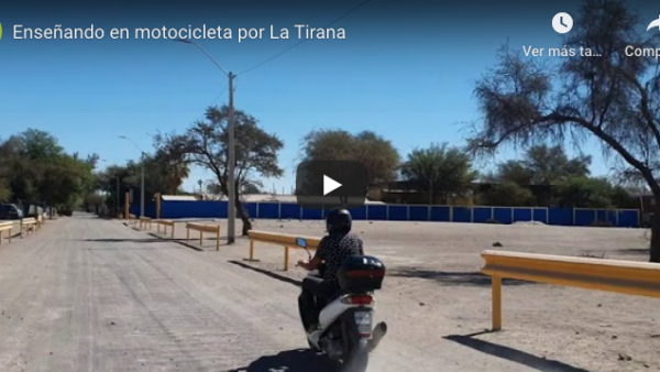 Enseñando en Motocicleta por La Tirana