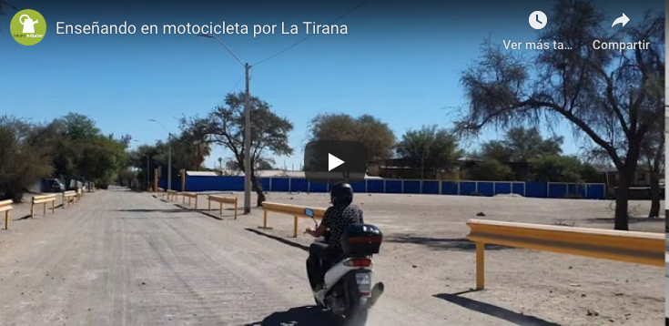 Enseñando en Motocicleta por La Tirana