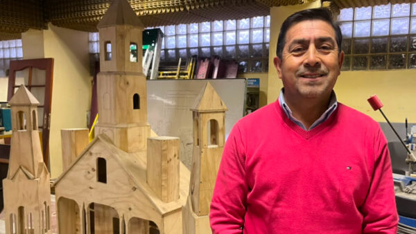 Enseñar un oficio para cuidar el patrimonio de Chiloé