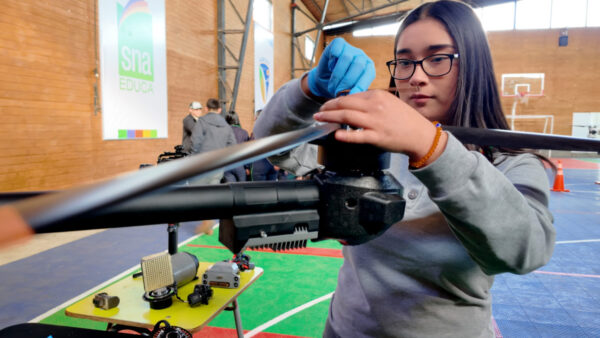 Inédita Maratón Educativa con drones agrícolas se desarrollará en diez colegios técnico-profesionales